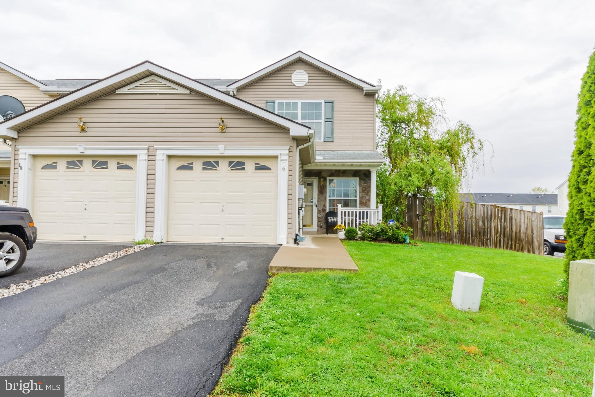 TOWNES OF RIDGEWAY - Residential