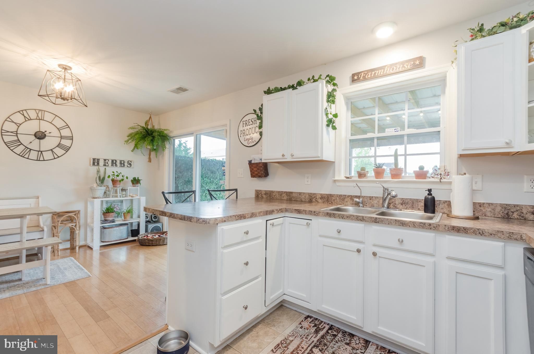 TOWNES OF RIDGEWAY - Residential