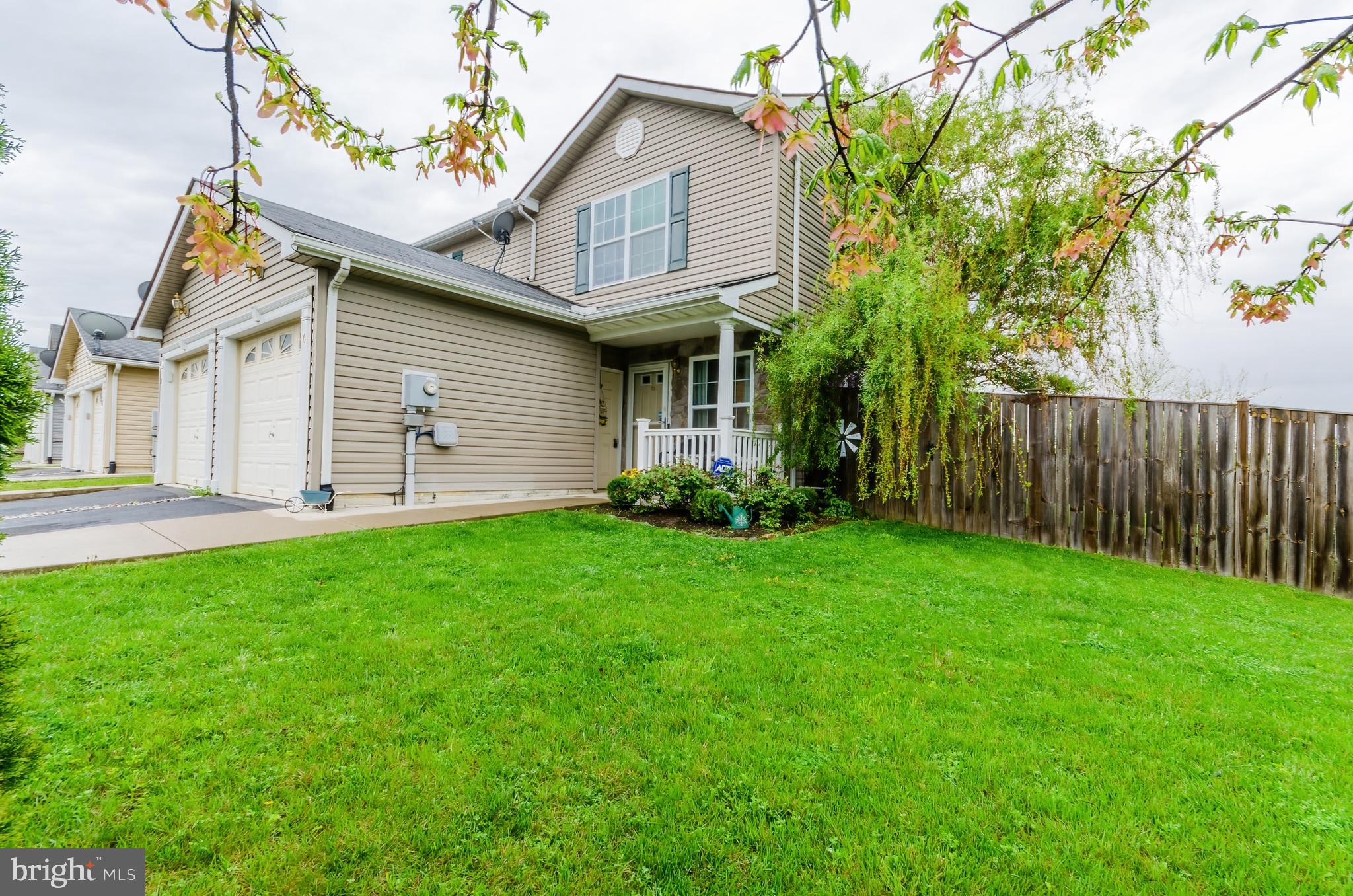 TOWNES OF RIDGEWAY - Residential