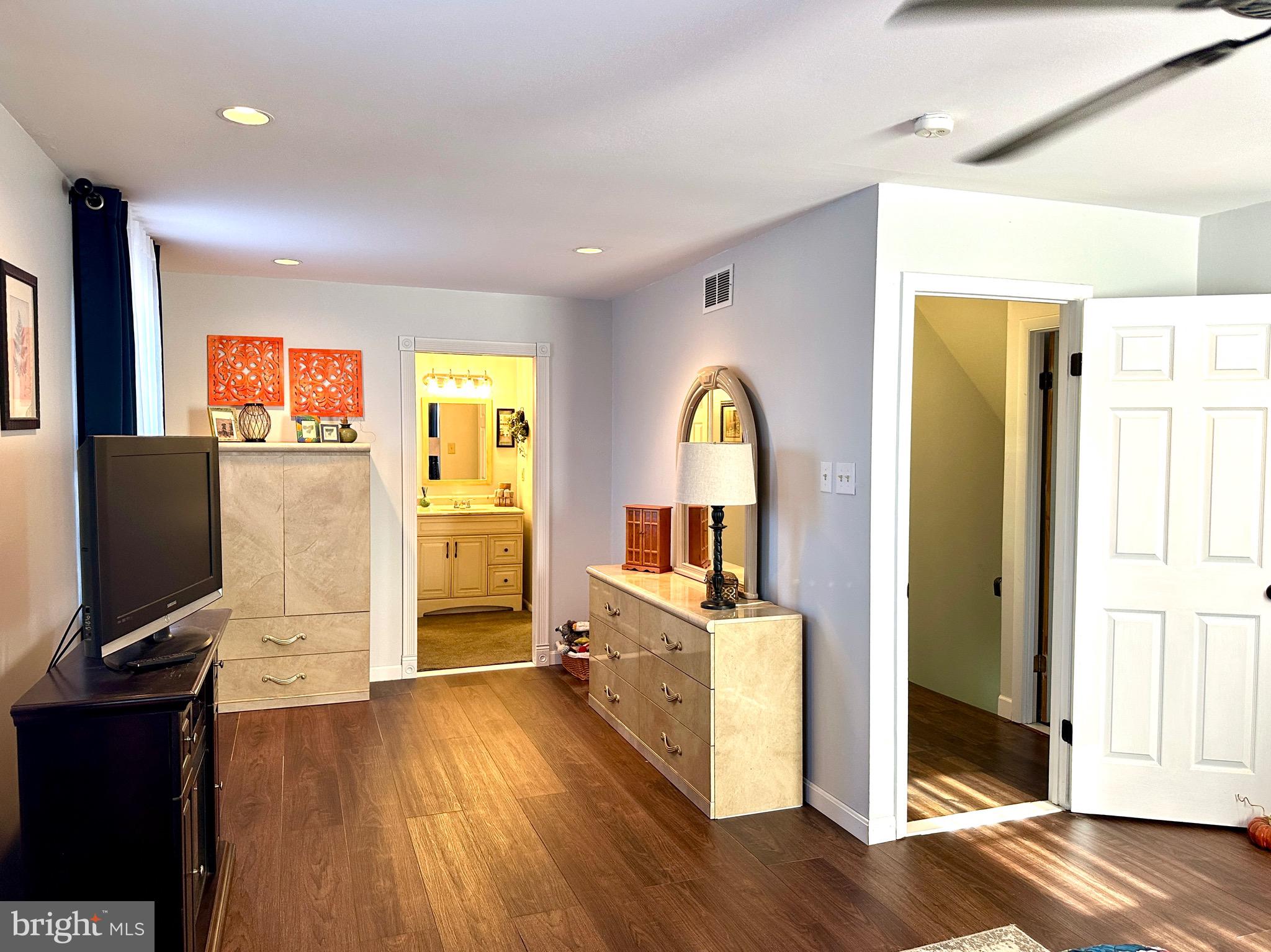 NESHAMINY VALLEY - Residential