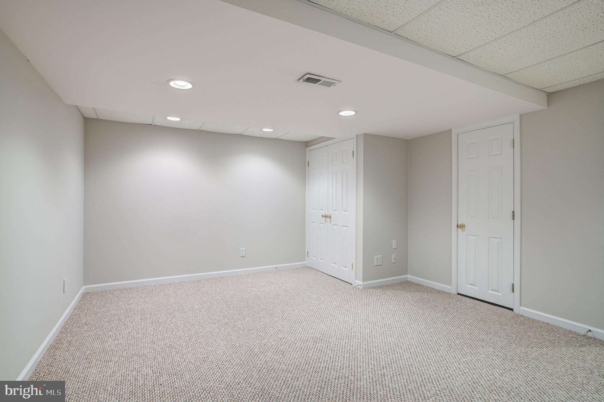 FARMINGTON VILLAGE - Residential