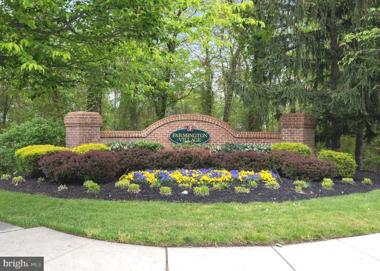 FARMINGTON VILLAGE - Residential