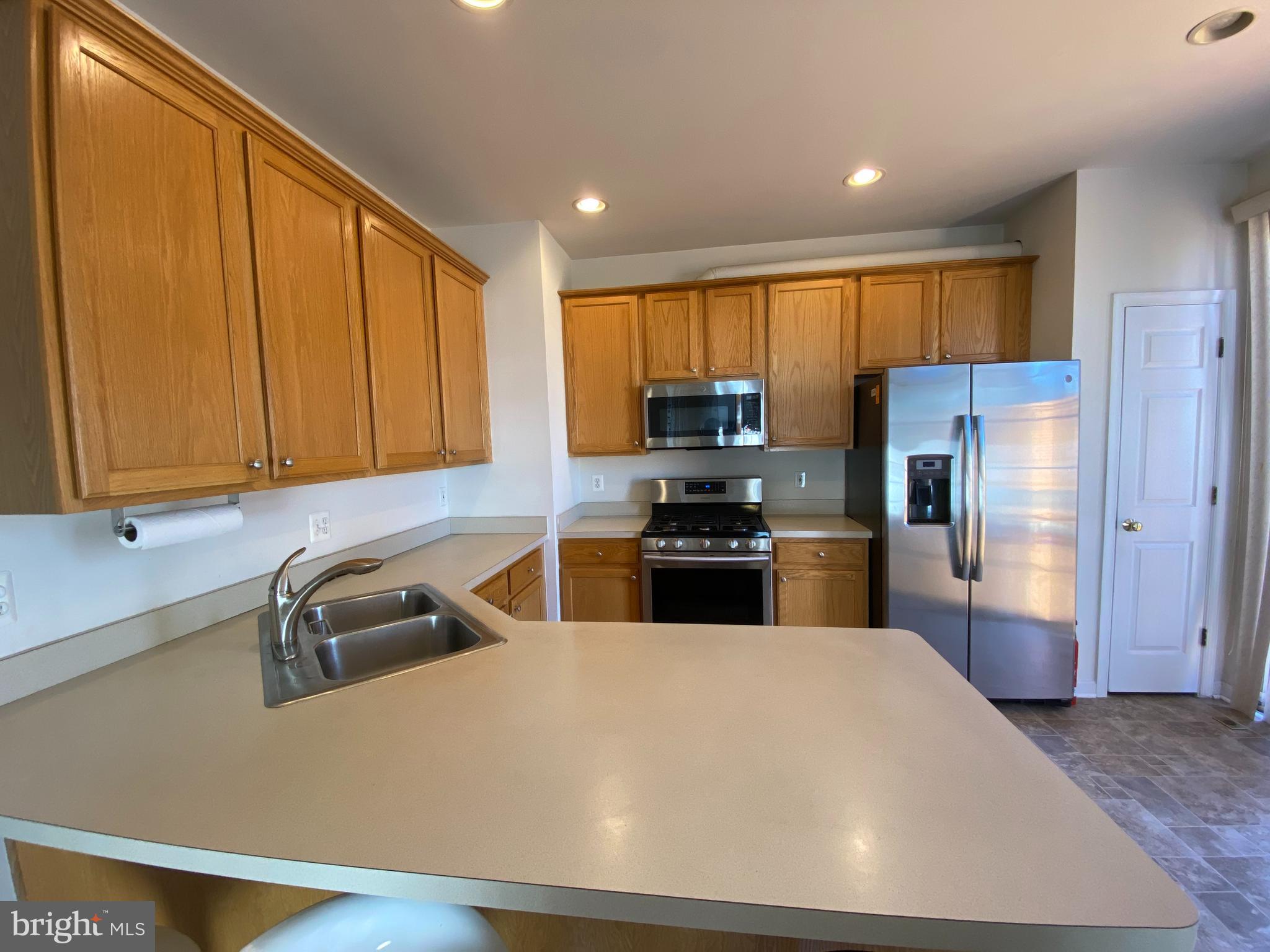 LOUDOUN PARKWAY CENTER - Residential Lease