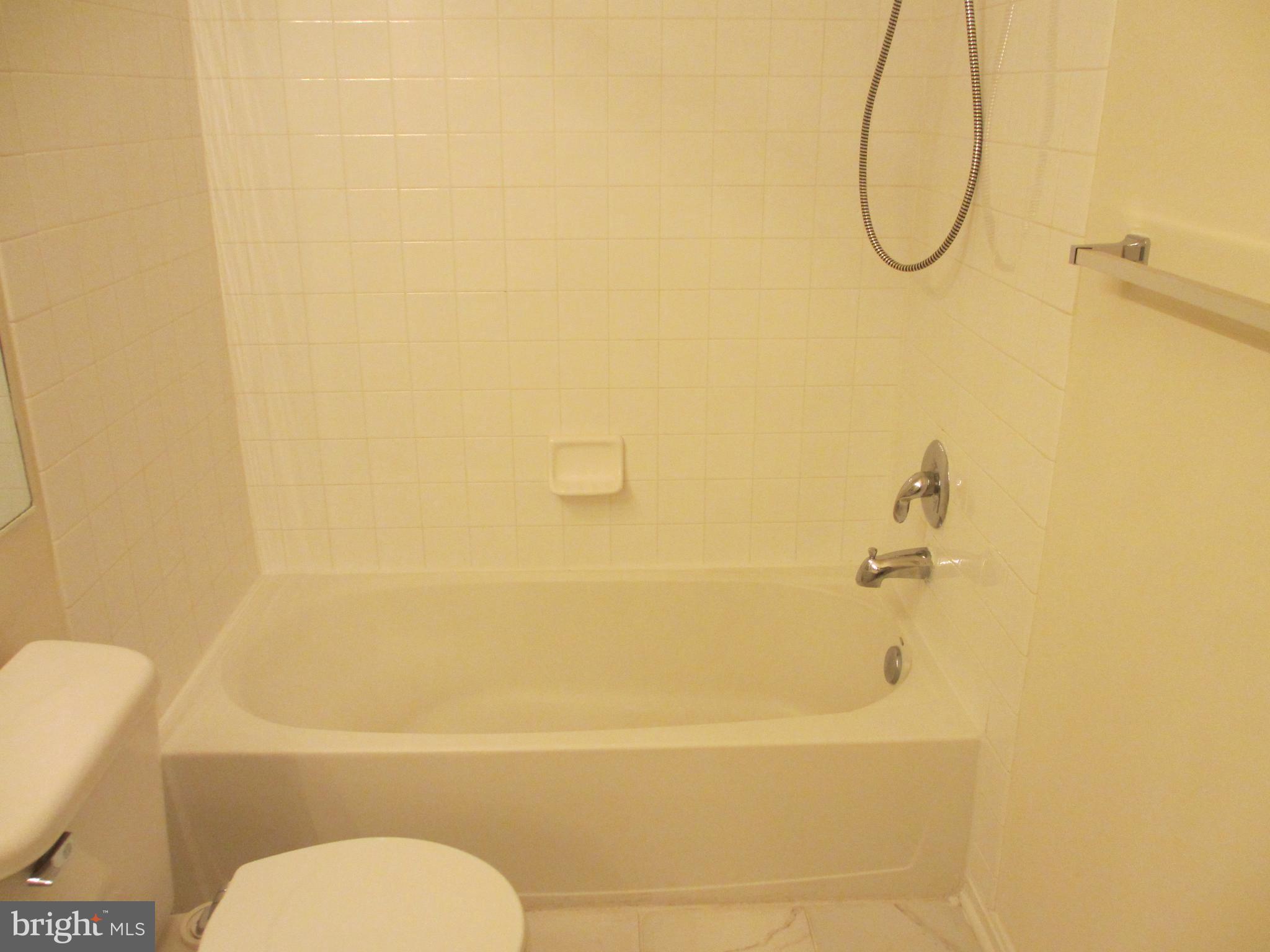 LOUDOUN PARKWAY CENTER - Residential Lease