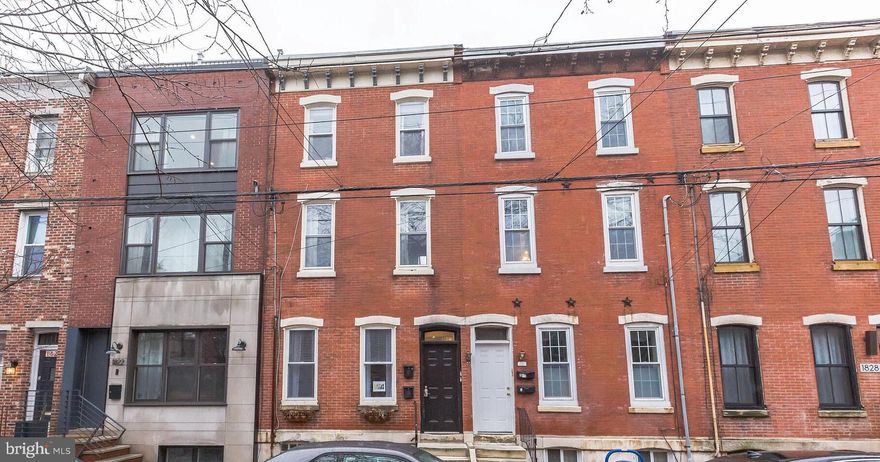 Great opportunity and beautiful home on a peaceful street in the inspiring Graduate Hospital neighborhood, 
Fully updated 2 bedrooms, 1 bath with a private outdoor area. Includes a washer and dryer.  Walkability is a 95/100. Schedule your tour today!