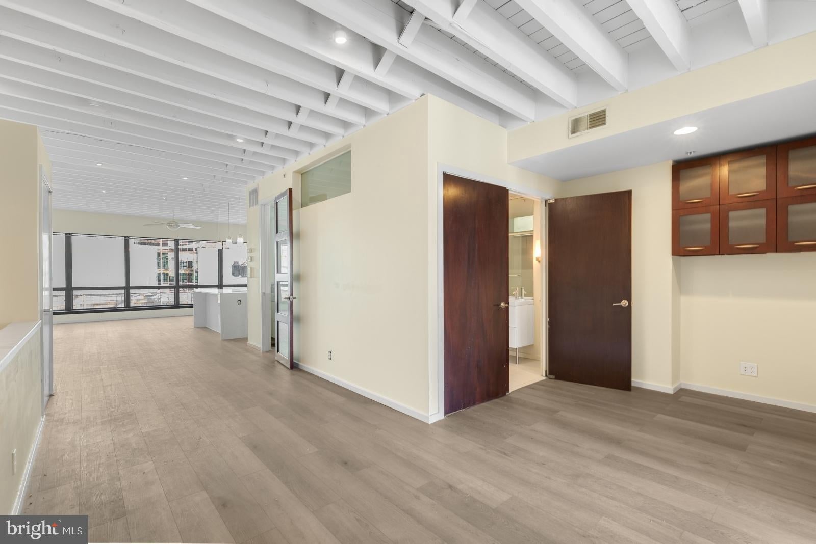 2520 E HAGERT STREET 2