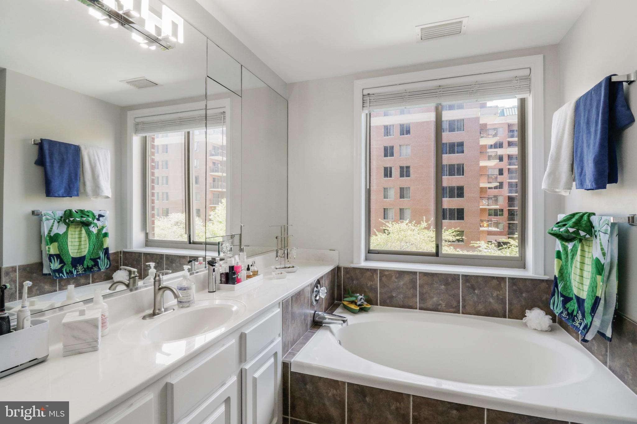 VIRGINIA SQUARE - Residential