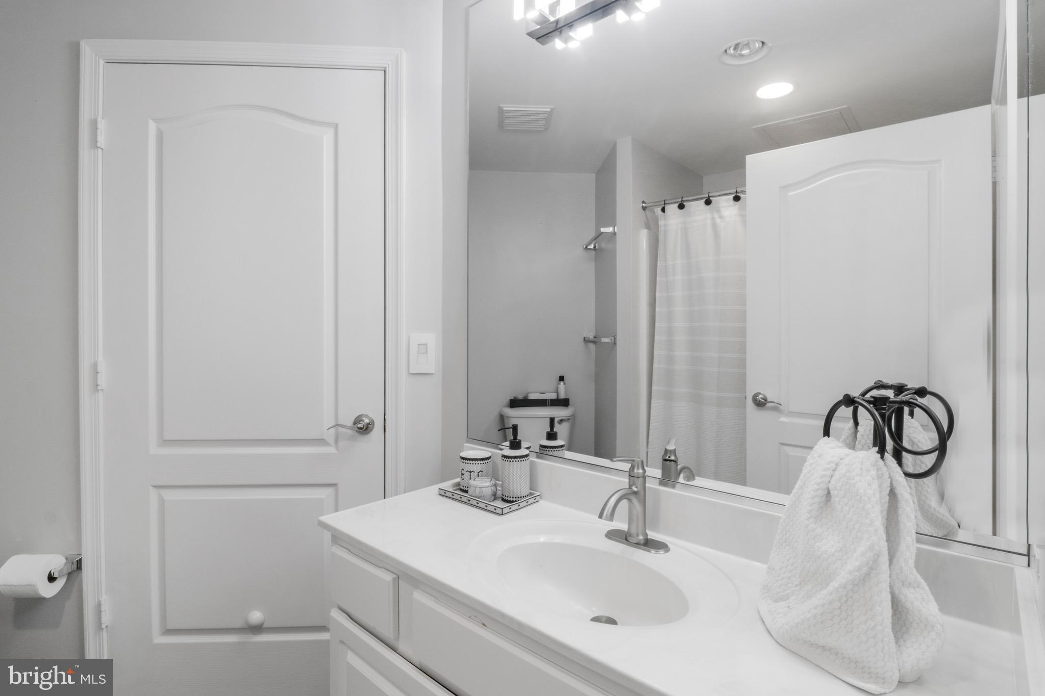 VIRGINIA SQUARE - Residential