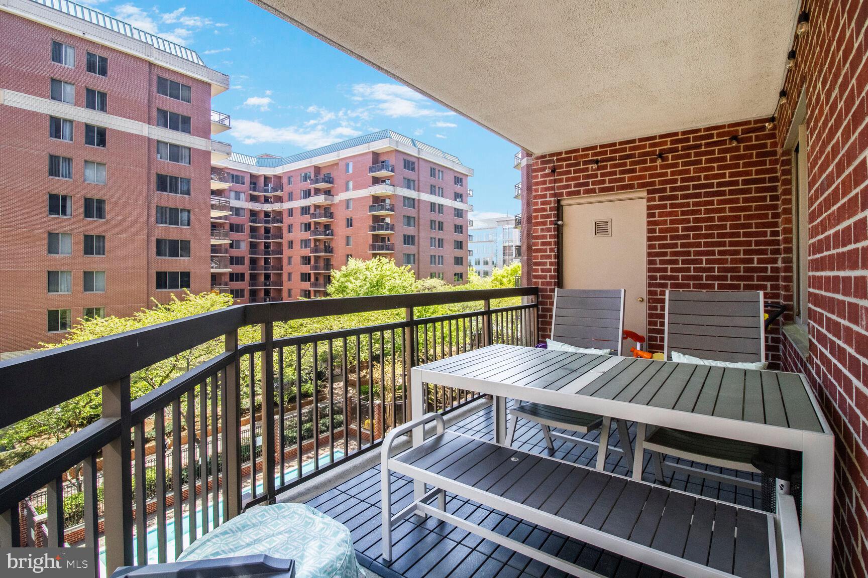 VIRGINIA SQUARE - Residential