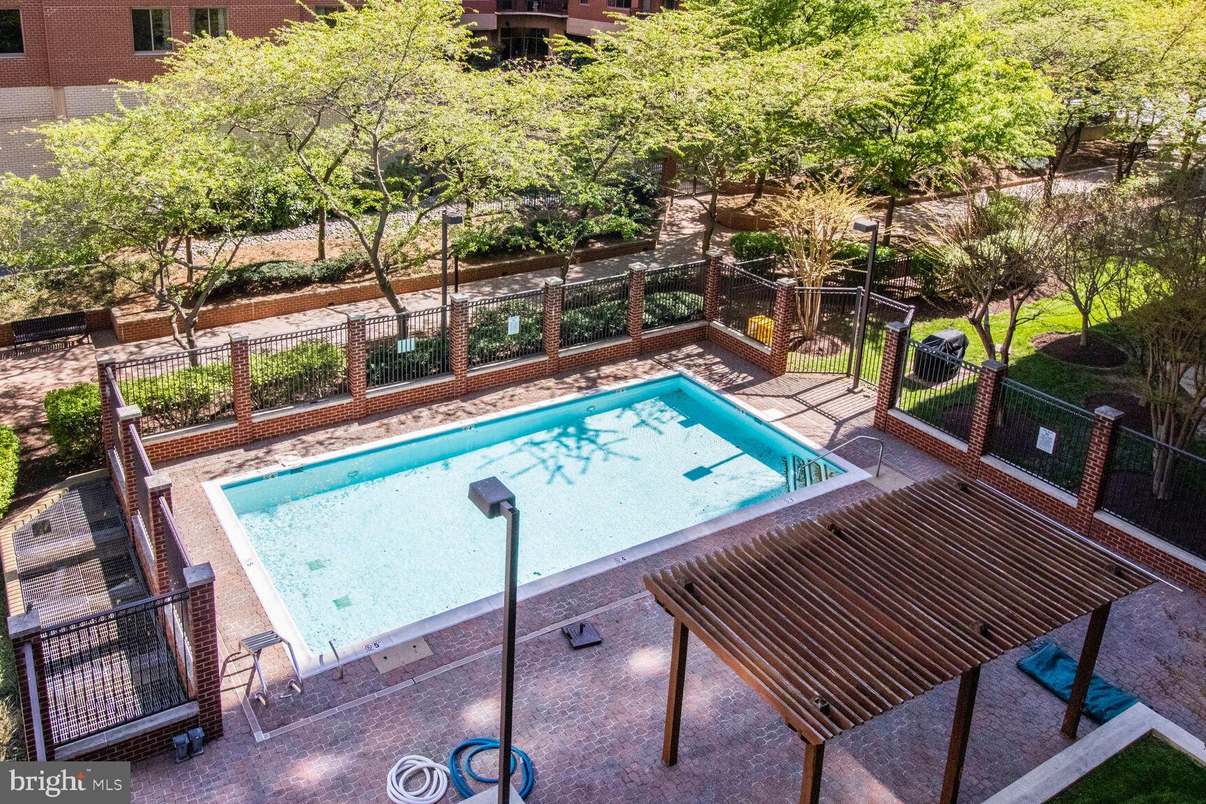 VIRGINIA SQUARE - Residential