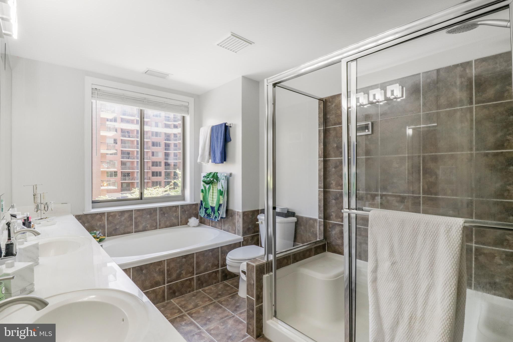 VIRGINIA SQUARE - Residential