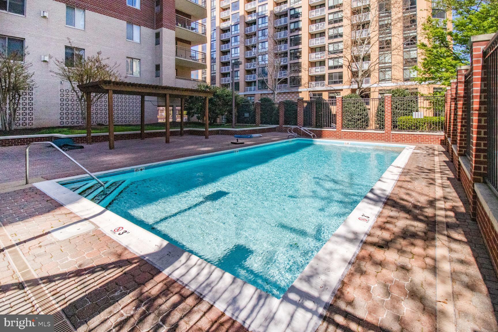 VIRGINIA SQUARE - Residential