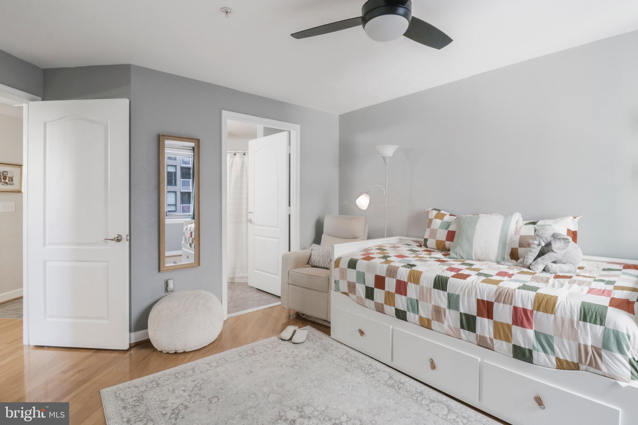 VIRGINIA SQUARE - Residential