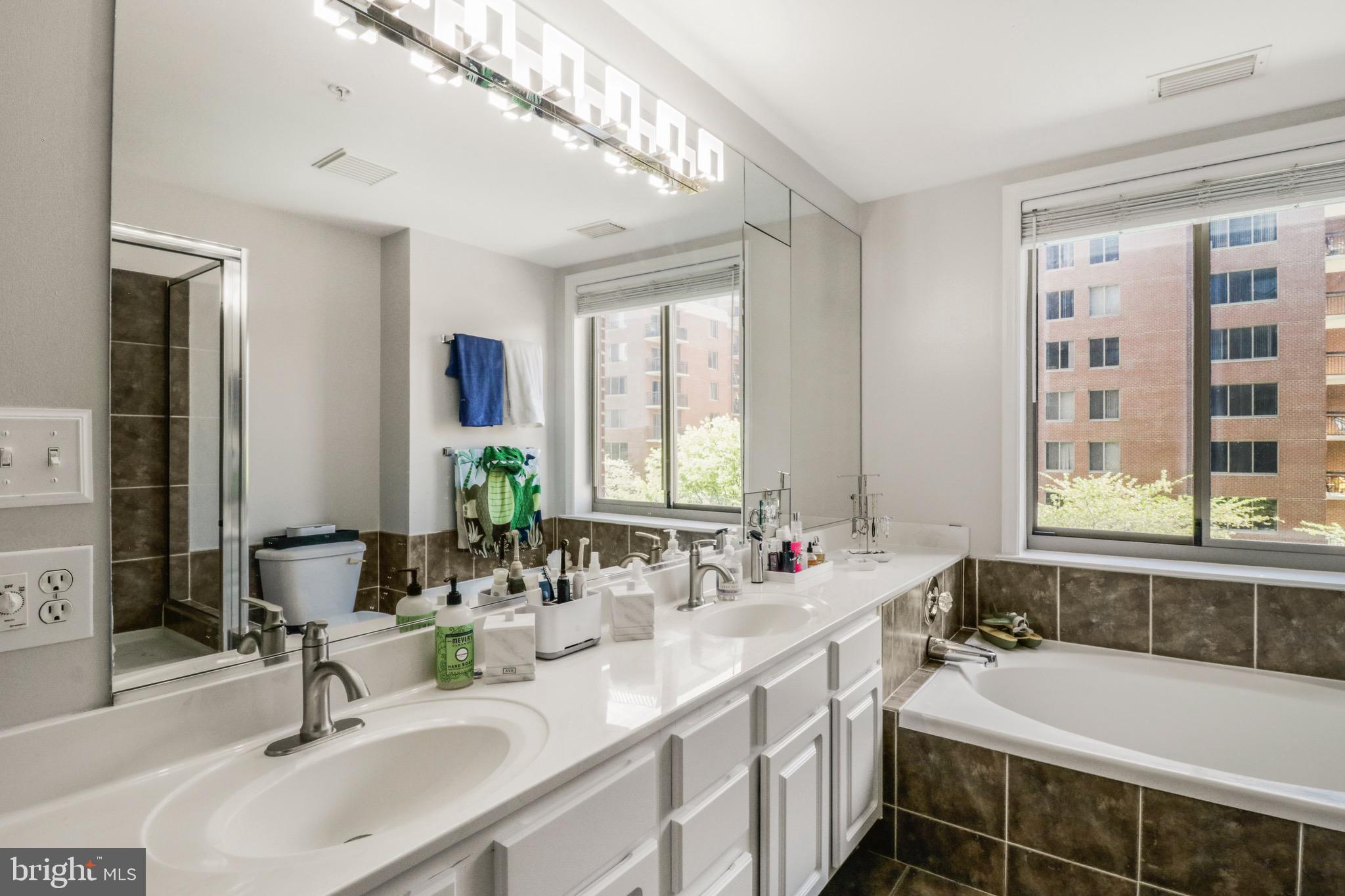 VIRGINIA SQUARE - Residential