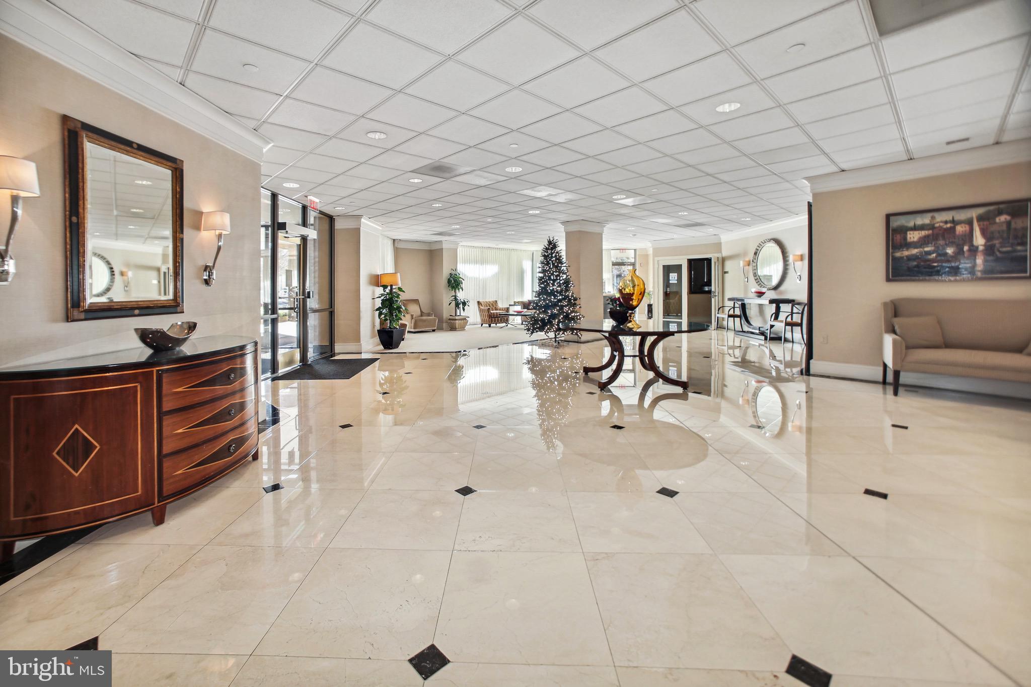 VIRGINIA SQUARE - Residential