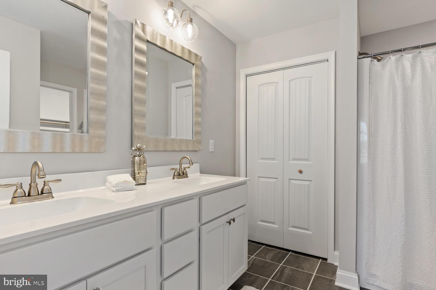 ASHWORTH WEST - Residential