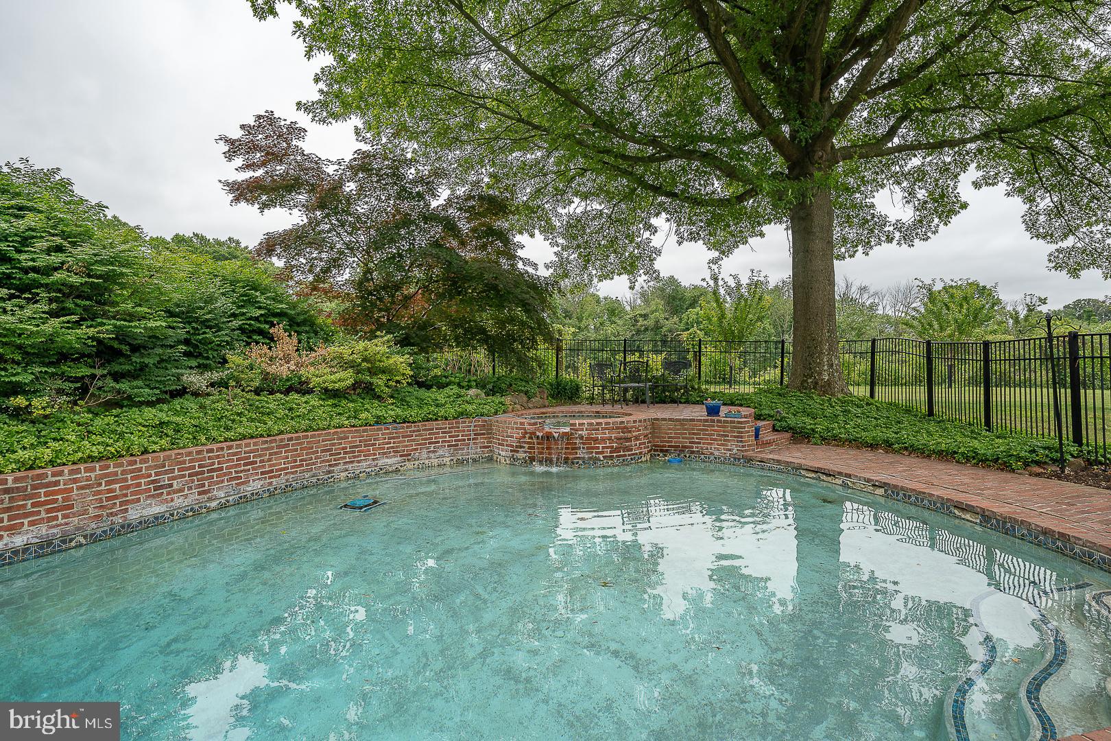 RADNOR HUNT - Residential