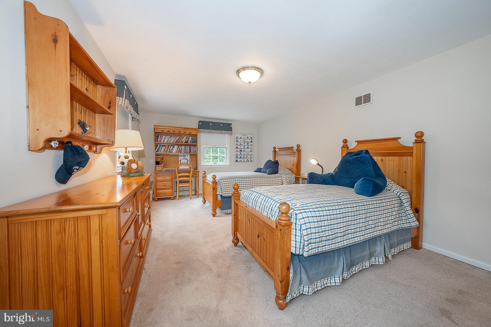 RADNOR HUNT - Residential