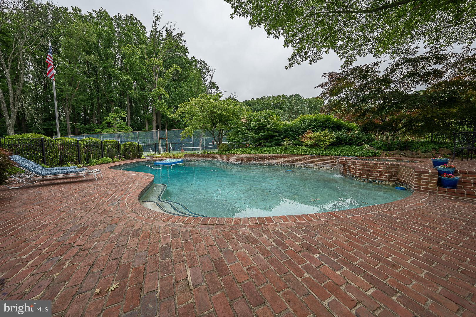 RADNOR HUNT - Residential