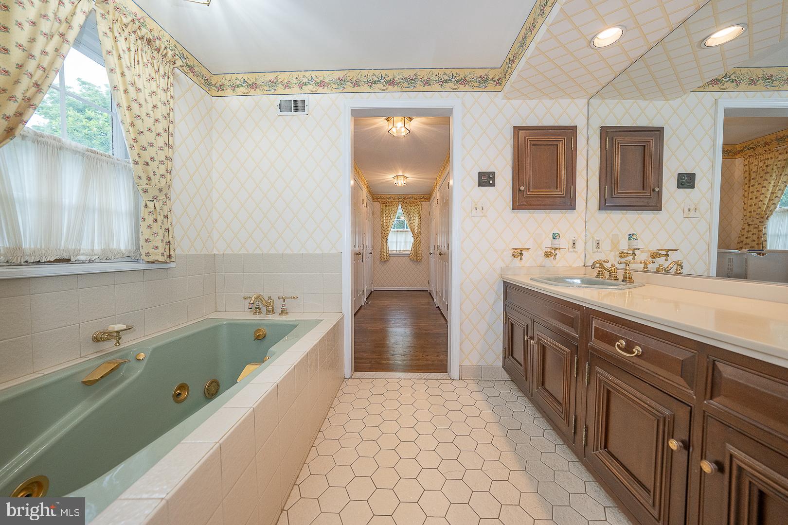 RADNOR HUNT - Residential