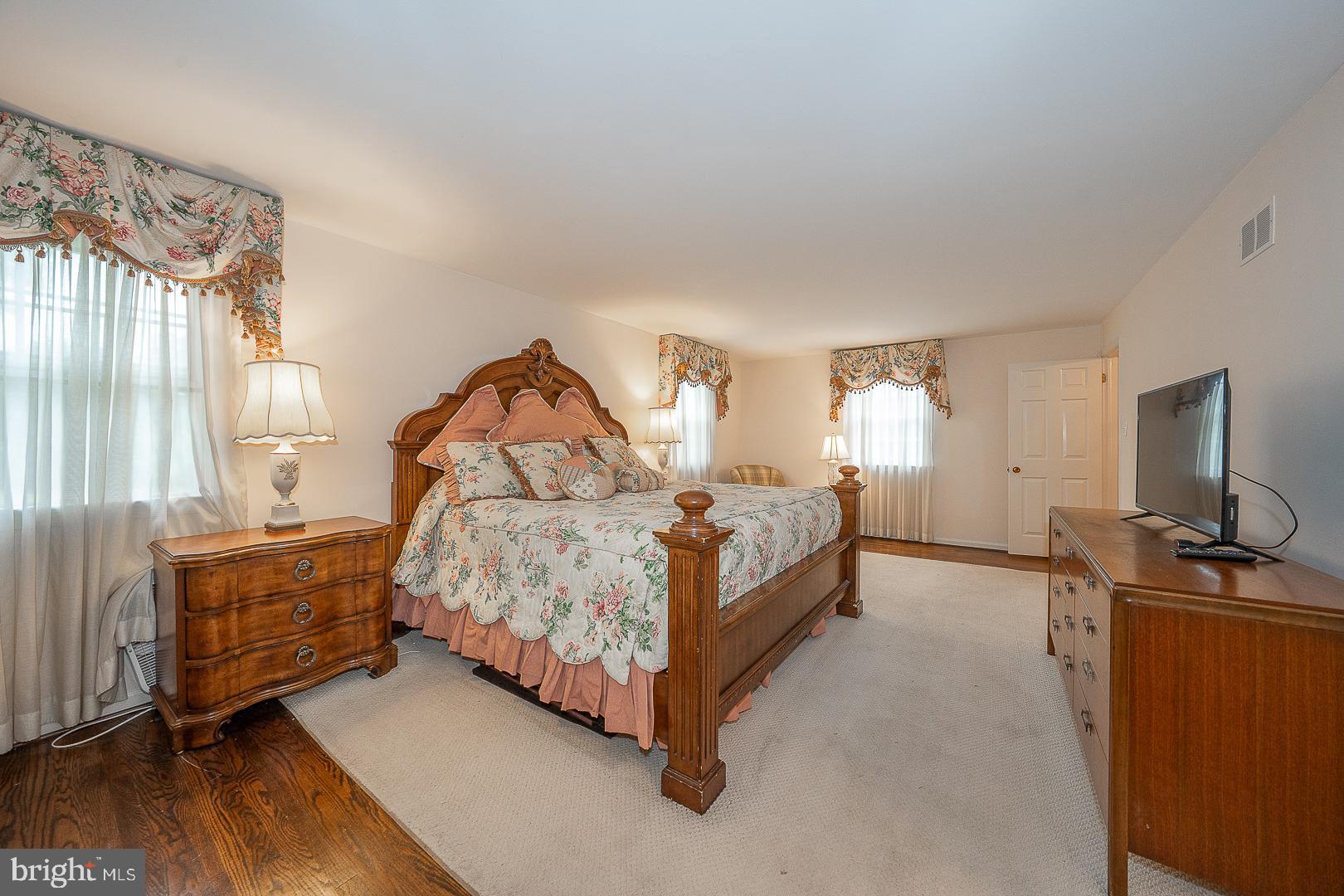 RADNOR HUNT - Residential