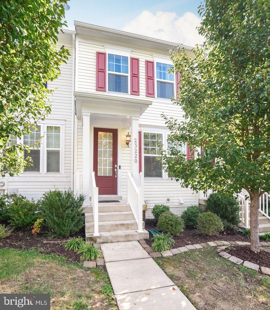 IDEAL LOCATION IN DESIRABLE WILDEWOOD NEIGHBORHOOD.  STARRY WAY LOCATED JUST BEFORE EVERGREEN ELEMENTARY WITH NATURE VIEWS IN FRONT AND REAR.  JUST A FEW STEPS LEAD YOU TO YOUR LIVING ROOM WITH OPEN FLOOR PLAN, DINING ROOM AND HUGE KITCHEN WITH TONS OF 42" CABINETS AND GRANITE COUNTERS.  NICE PANTRY AND DOOR LEADING TO BACK DECK. SECOND FLOOR HAS MASTER SUITE WITH WALK-IN CLOSET, BEDROOM  #2 AND LAUNDRY.  FULLY FINISHED WALK-OUT BASEMENT HAS REC ROOM, BEDROOM, FULL BATH AND TWO LARGE STORAGE AREAS.  SLIDING GLASS DOORS LEAD TO PAVER PATIO WITH OPEN SPACE.  HOA TAKES CARE OF GRASS AND COMMUNITY POOL, TENNIS COURTS, BASKETBALL COURTS, CLUBHOUSE, ETC.