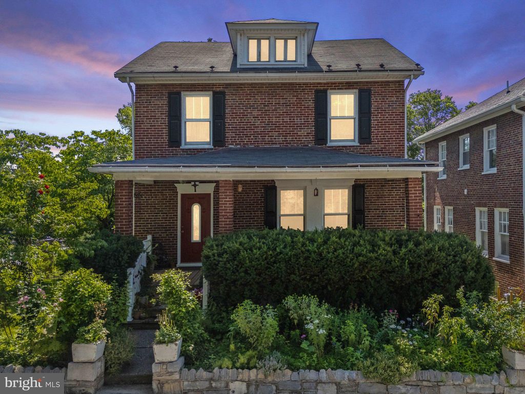 Photo of 720 S Kent Street, WINCHESTER, VA 22601 (MLS # VAWI2010052)