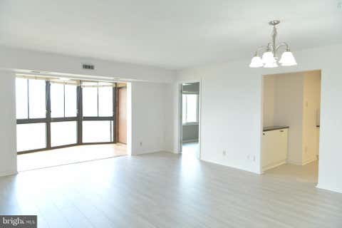 Photo of 8340 Greensboro Drive #906, MCLEAN, VA 22102 (MLS # VAFX2316374)