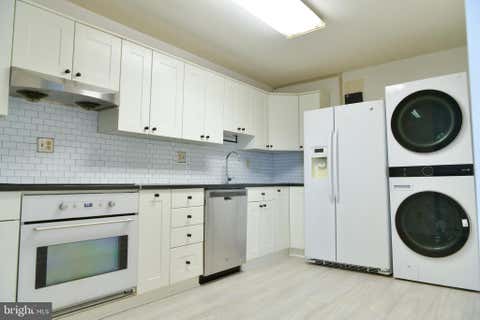 Photo of 8340 Greensboro Drive #906, MCLEAN, VA 22102 (MLS # VAFX2316374)