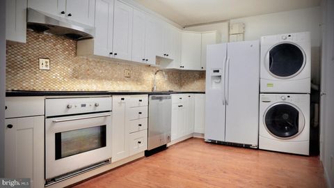 Photo of 8340 Greensboro Drive #906, MCLEAN, VA 22102 (MLS # VAFX2316374)