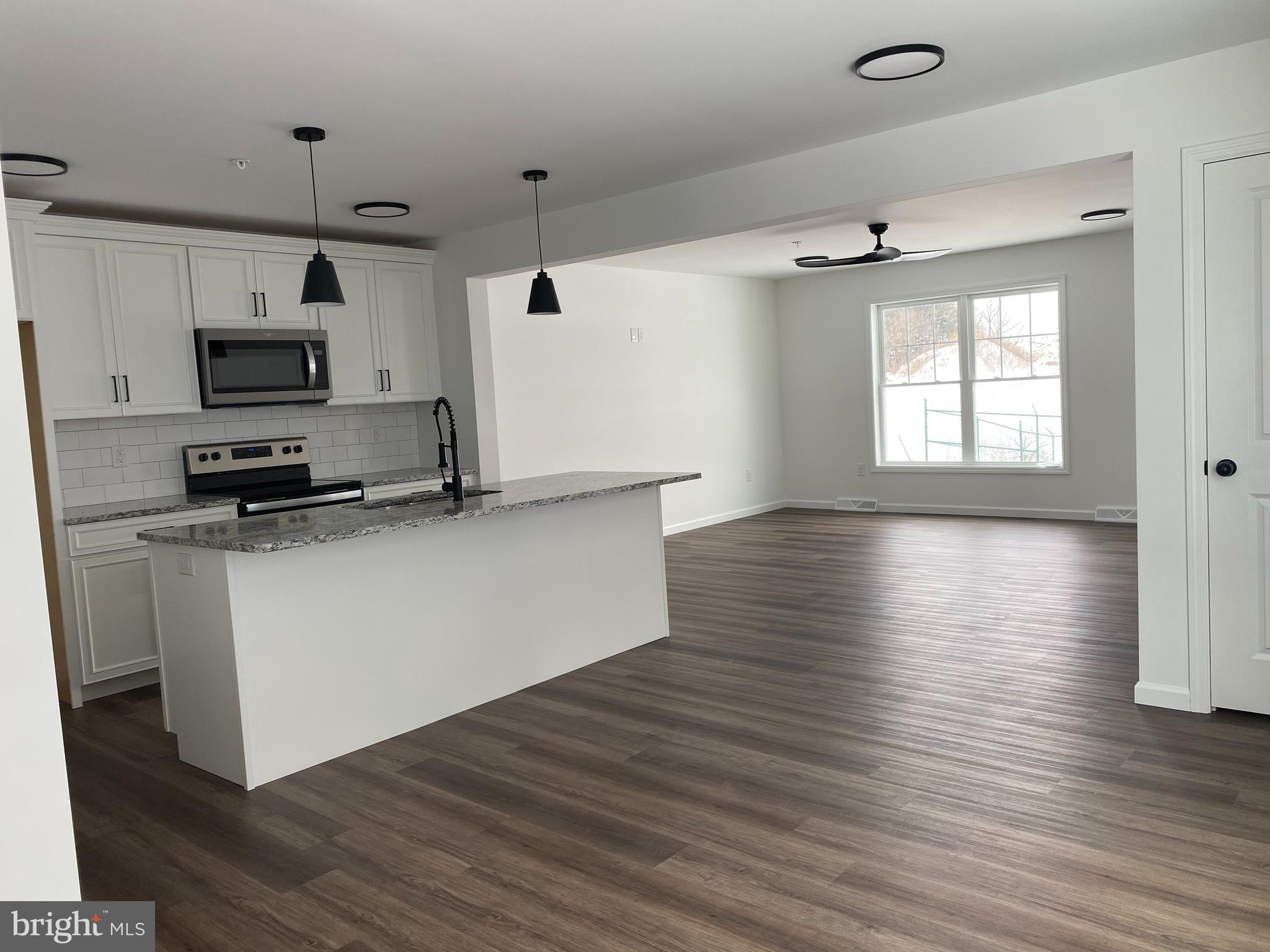 STONEGATE COMMONS - Residential