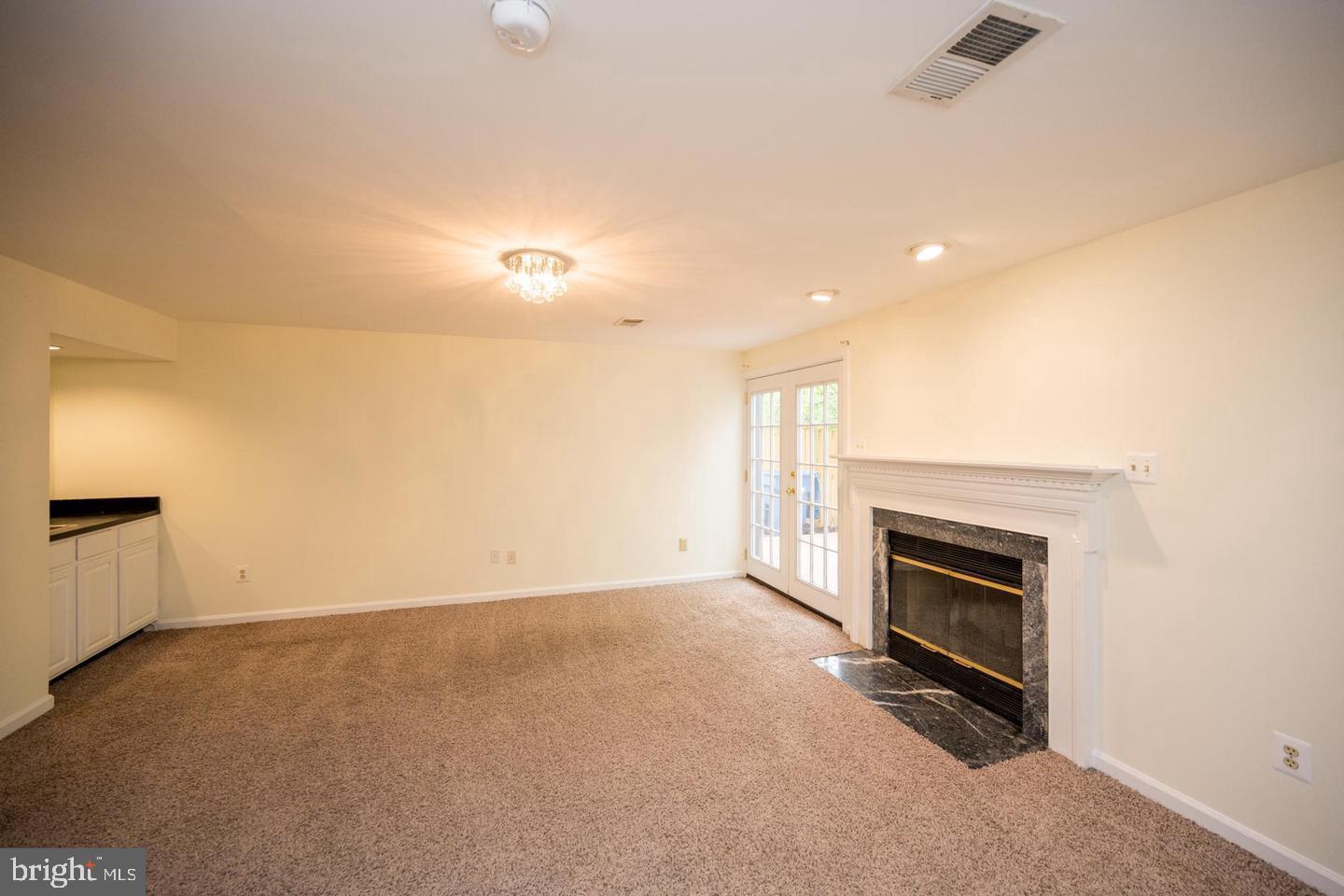 ASHBURN VILLAGE - Residential Lease