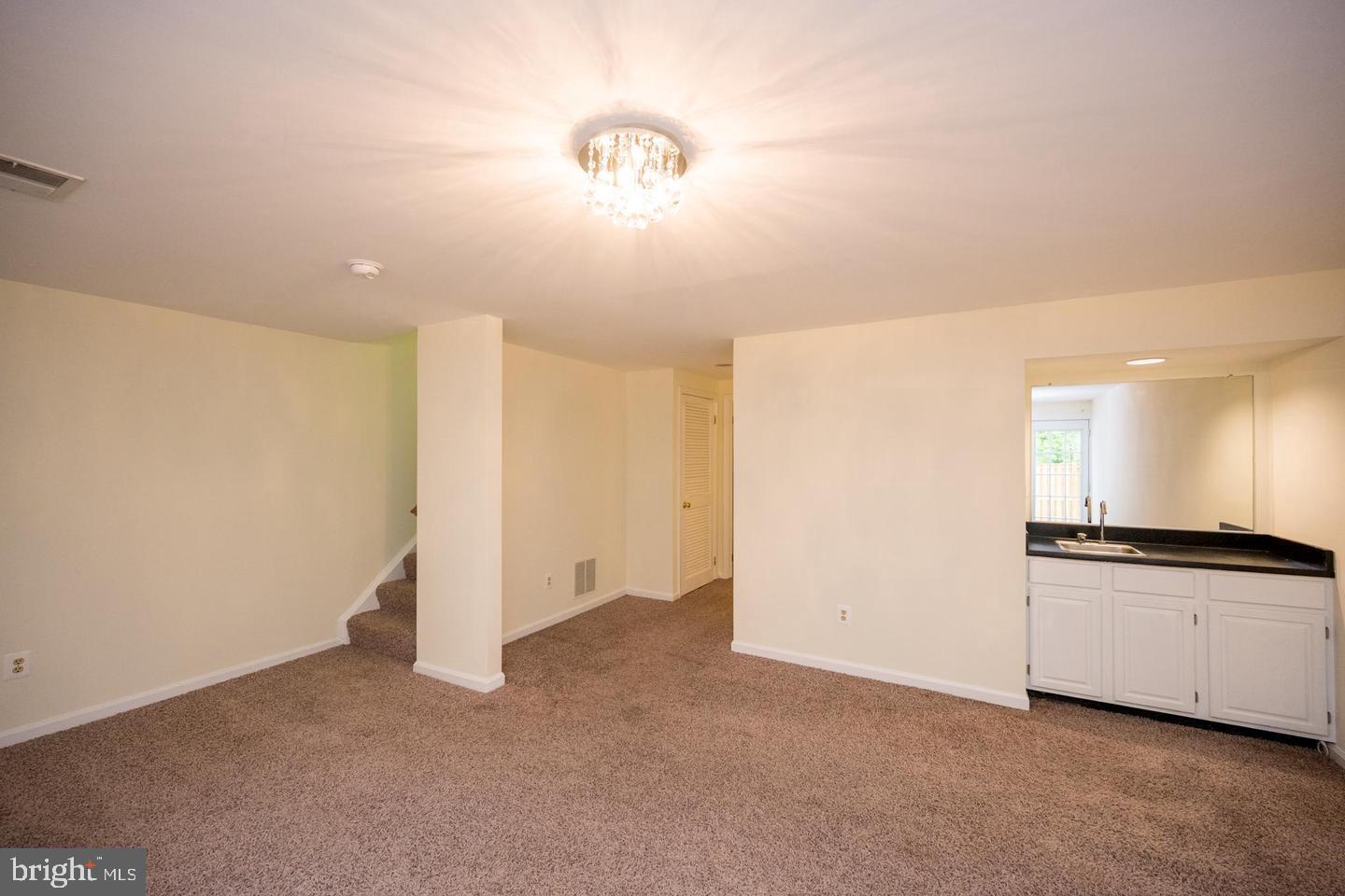 ASHBURN VILLAGE - Residential Lease