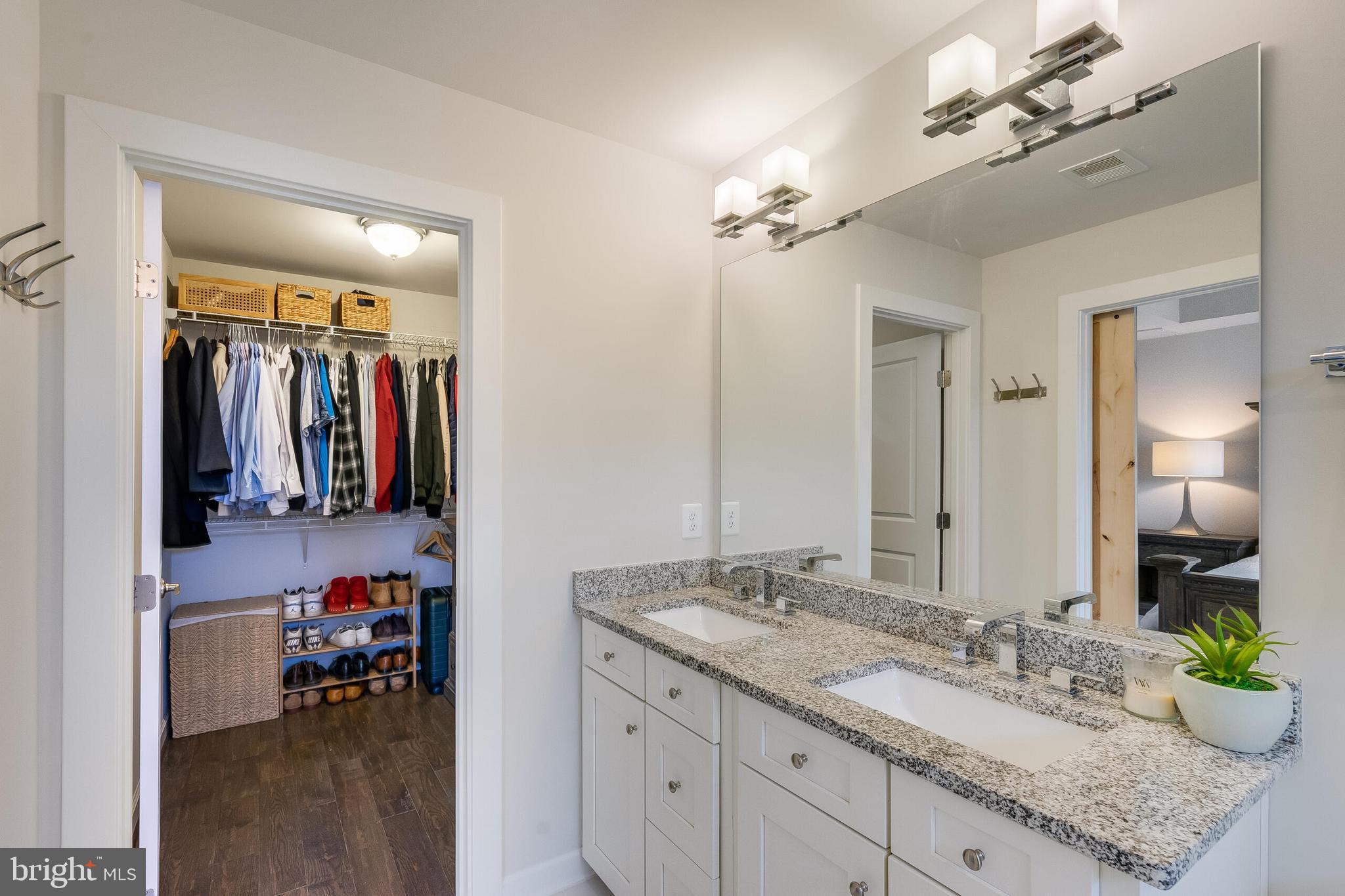 ARLINGTON ROW - Residential