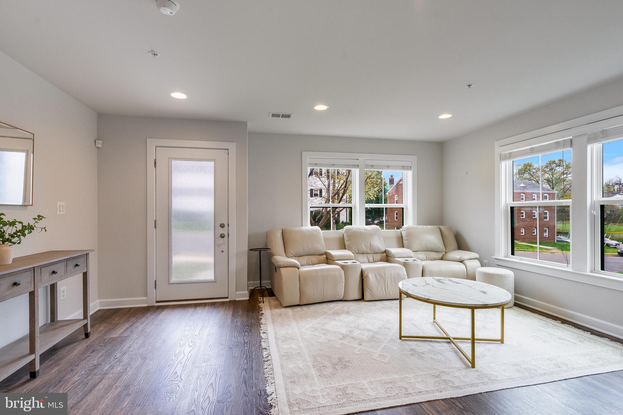 ARLINGTON ROW - Residential