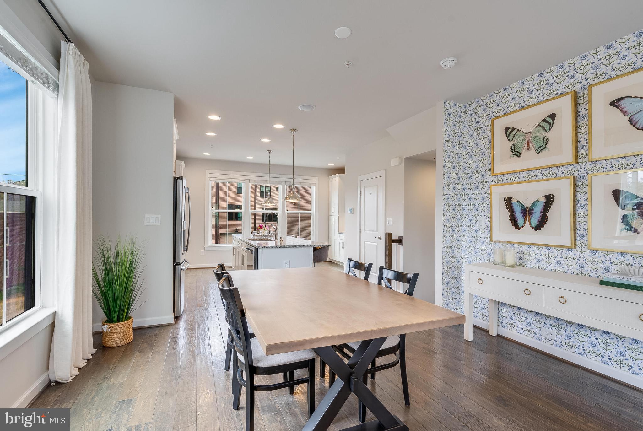 ARLINGTON ROW - Residential