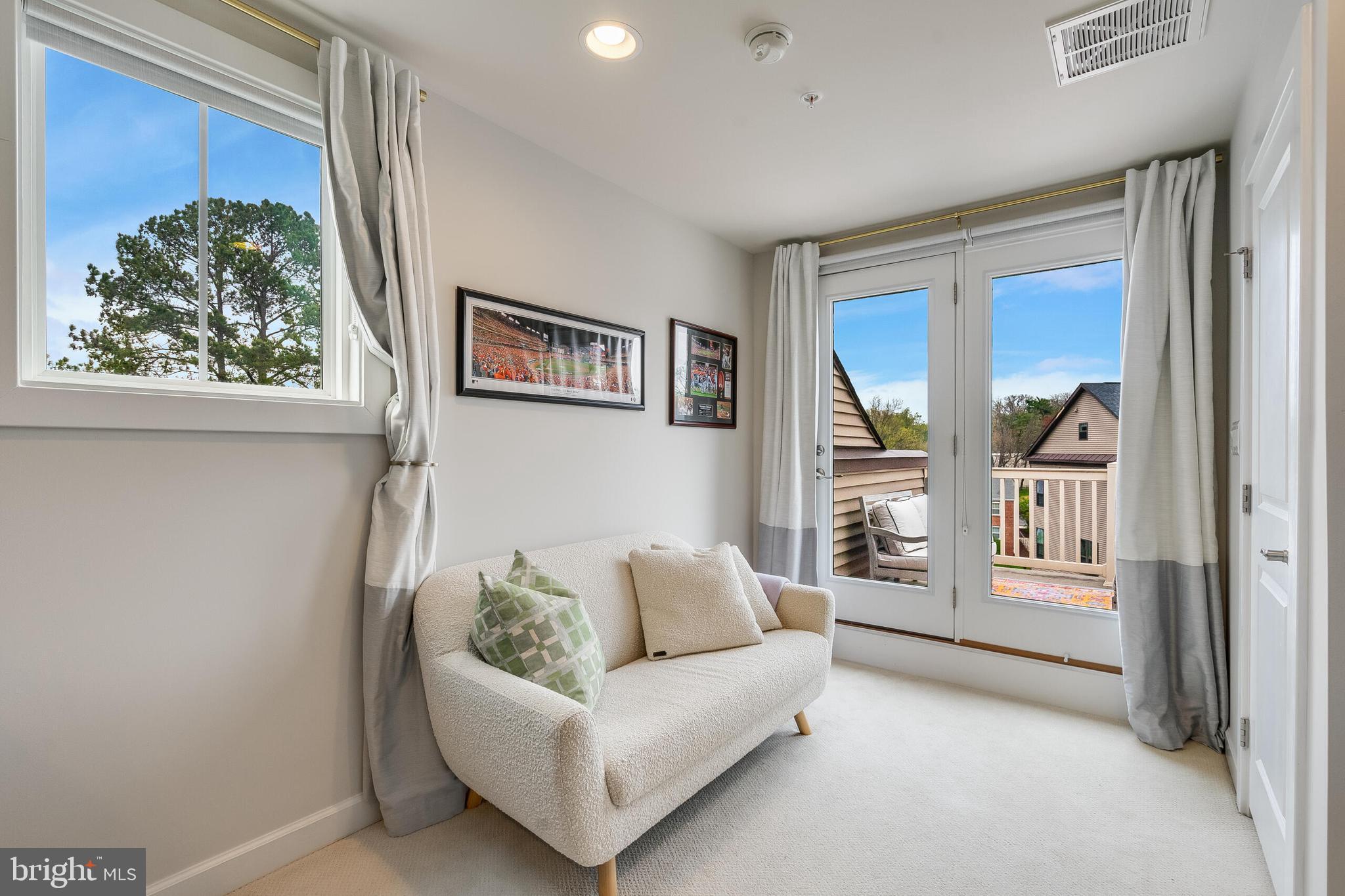 ARLINGTON ROW - Residential