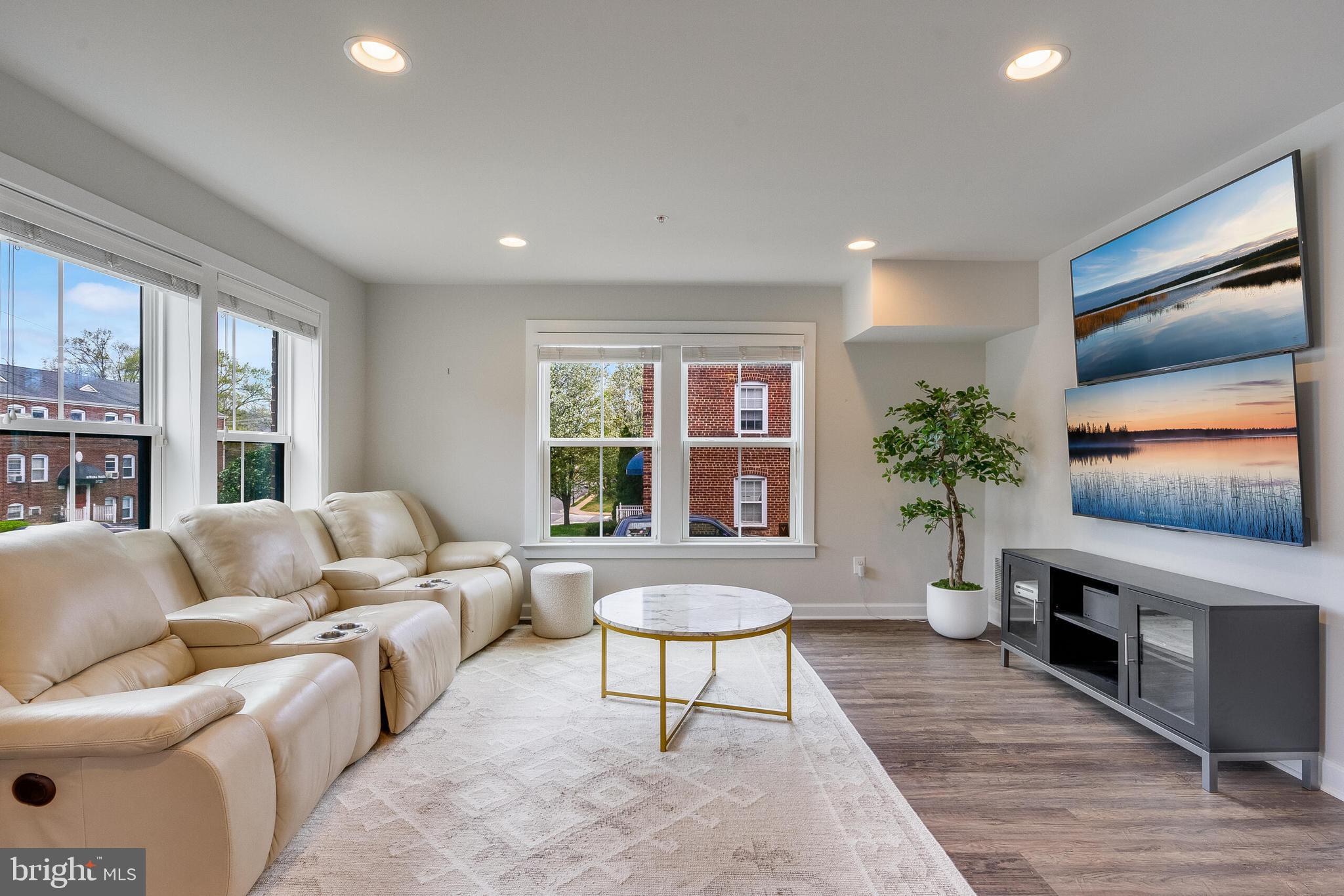 ARLINGTON ROW - Residential