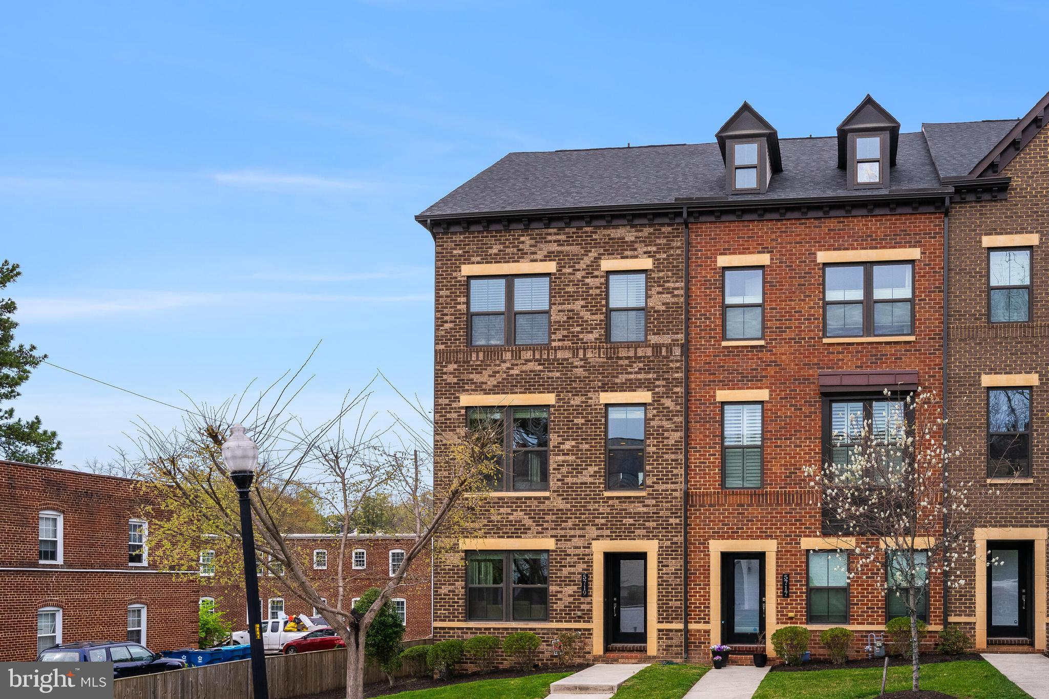 ARLINGTON ROW - Residential