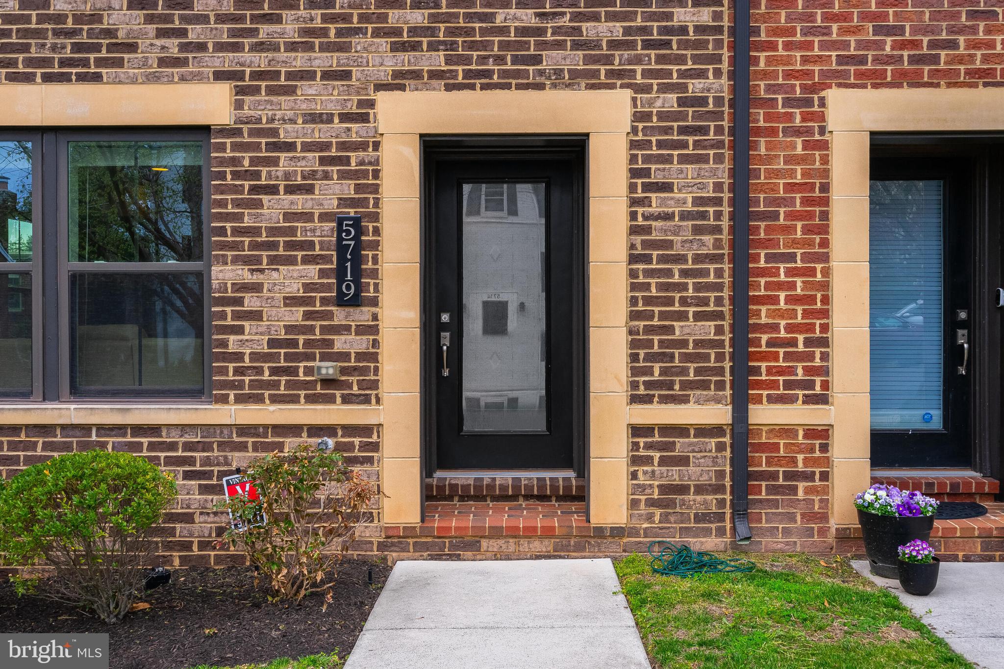 ARLINGTON ROW - Residential