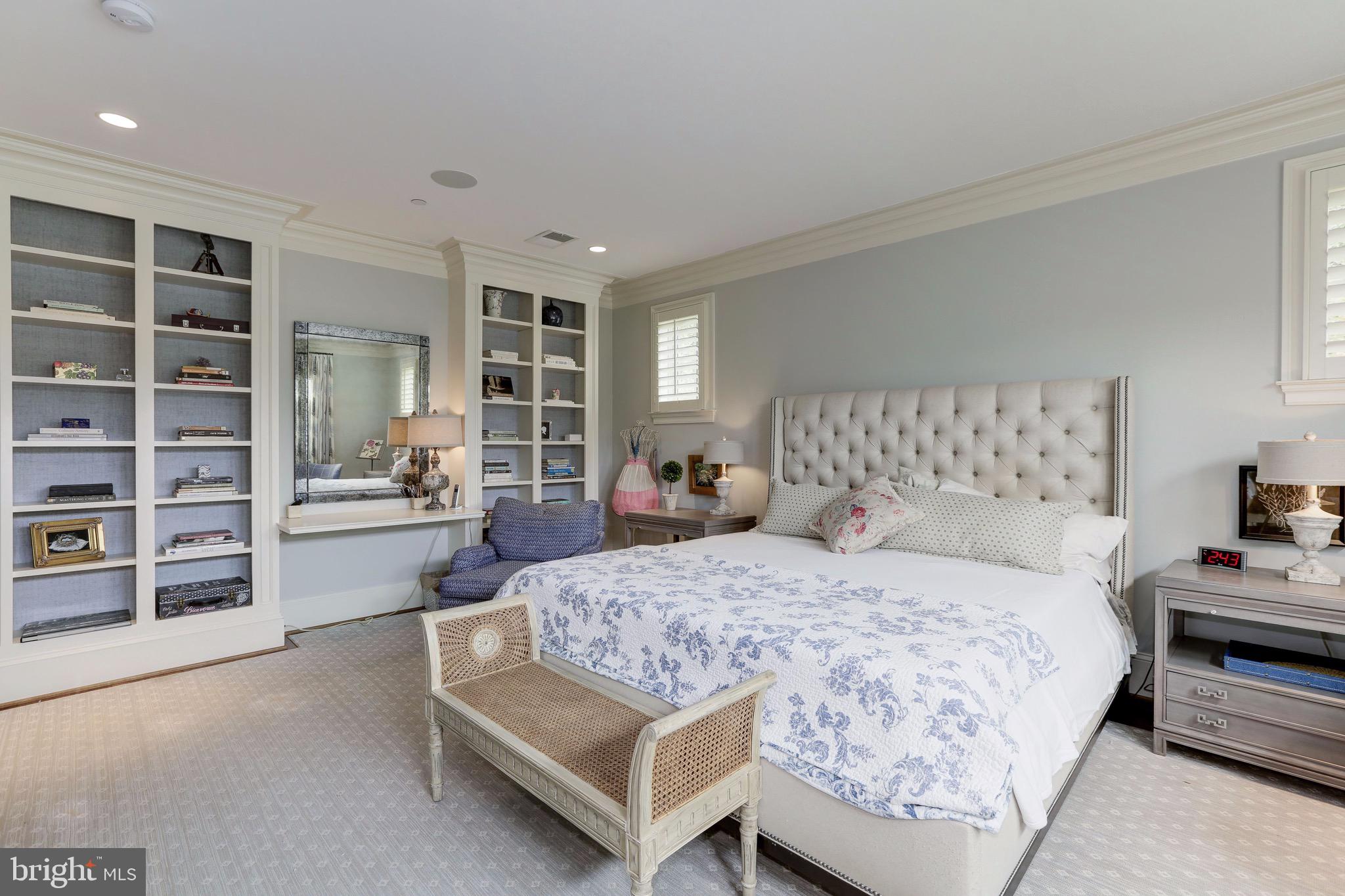 CHEVY CHASE VILLAGE - Residential