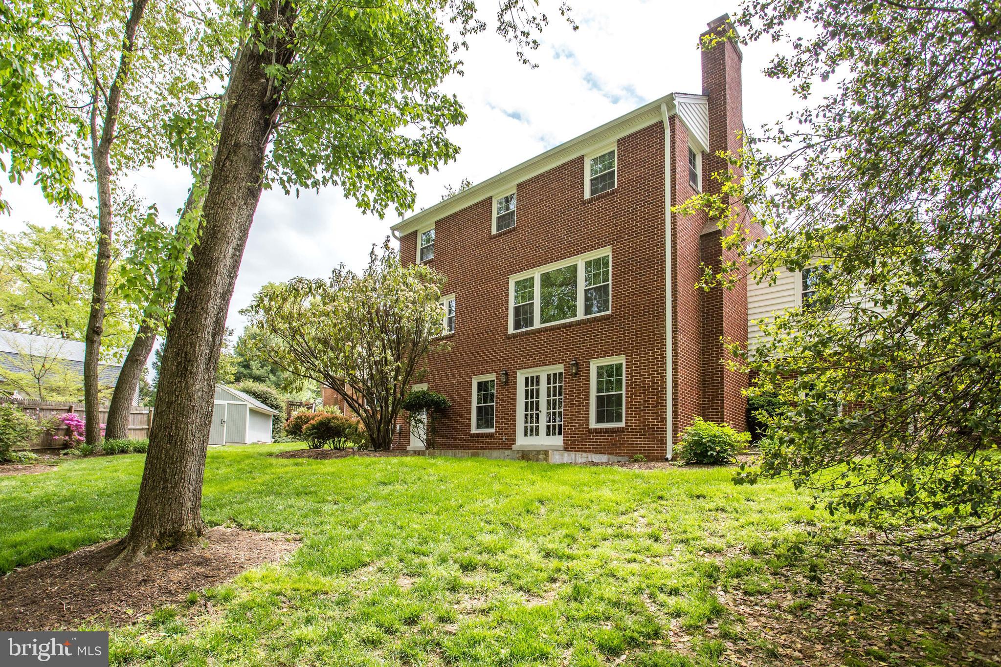 MONTROSE WOODS - Residential