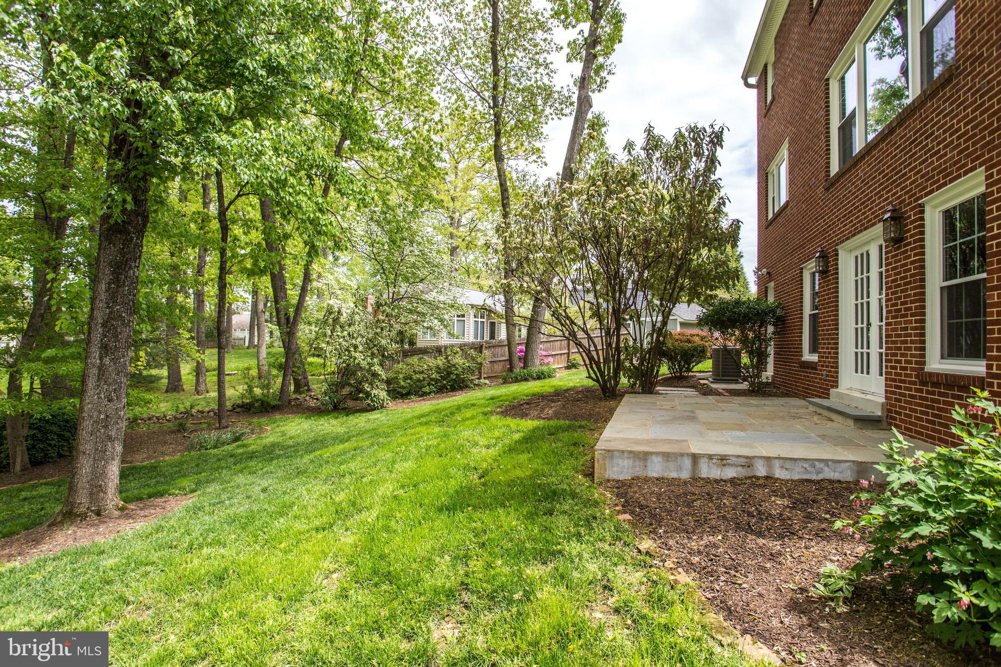 MONTROSE WOODS - Residential