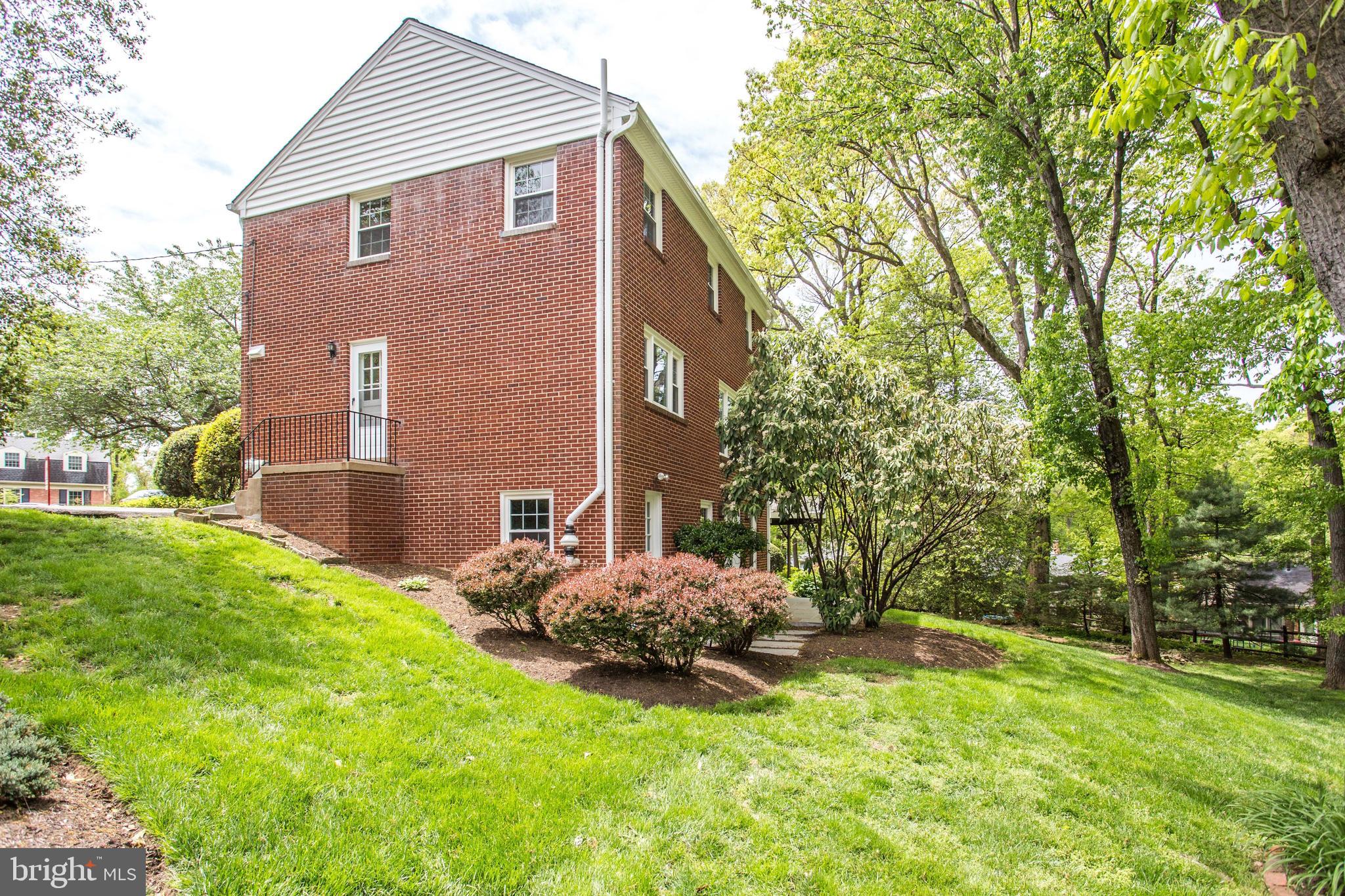 MONTROSE WOODS - Residential