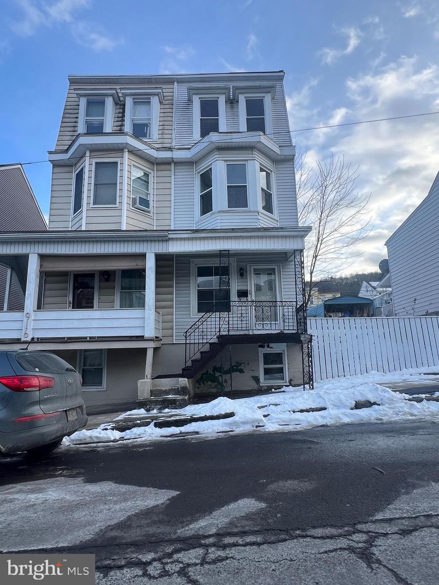 PROPERTY BEING SOLD AS IS.  5 BEDROOM HALF DOUBLE.  NEEDS TOTAL REHAB .  SINGLE CAR GARAGE.  BRING YOUR IDEAS TO MAKE THIS YOUR HOME OR AN INVESTMENT PROPERTY.   POWER IS OFF, BRING A FLASHLIGHT.
