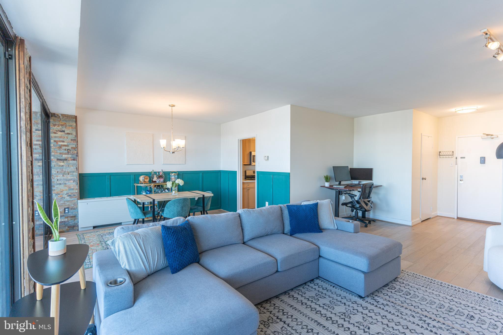 HYDE PARK - Residential