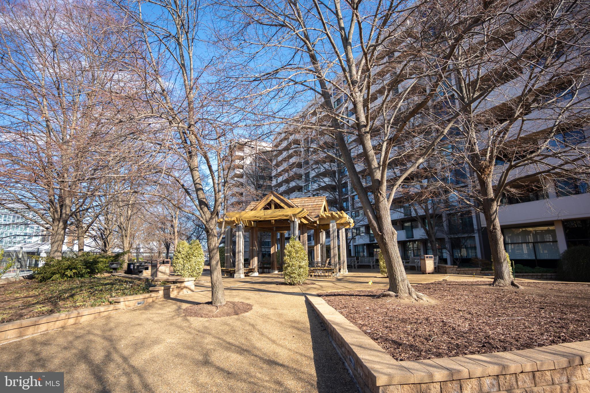 HYDE PARK - Residential