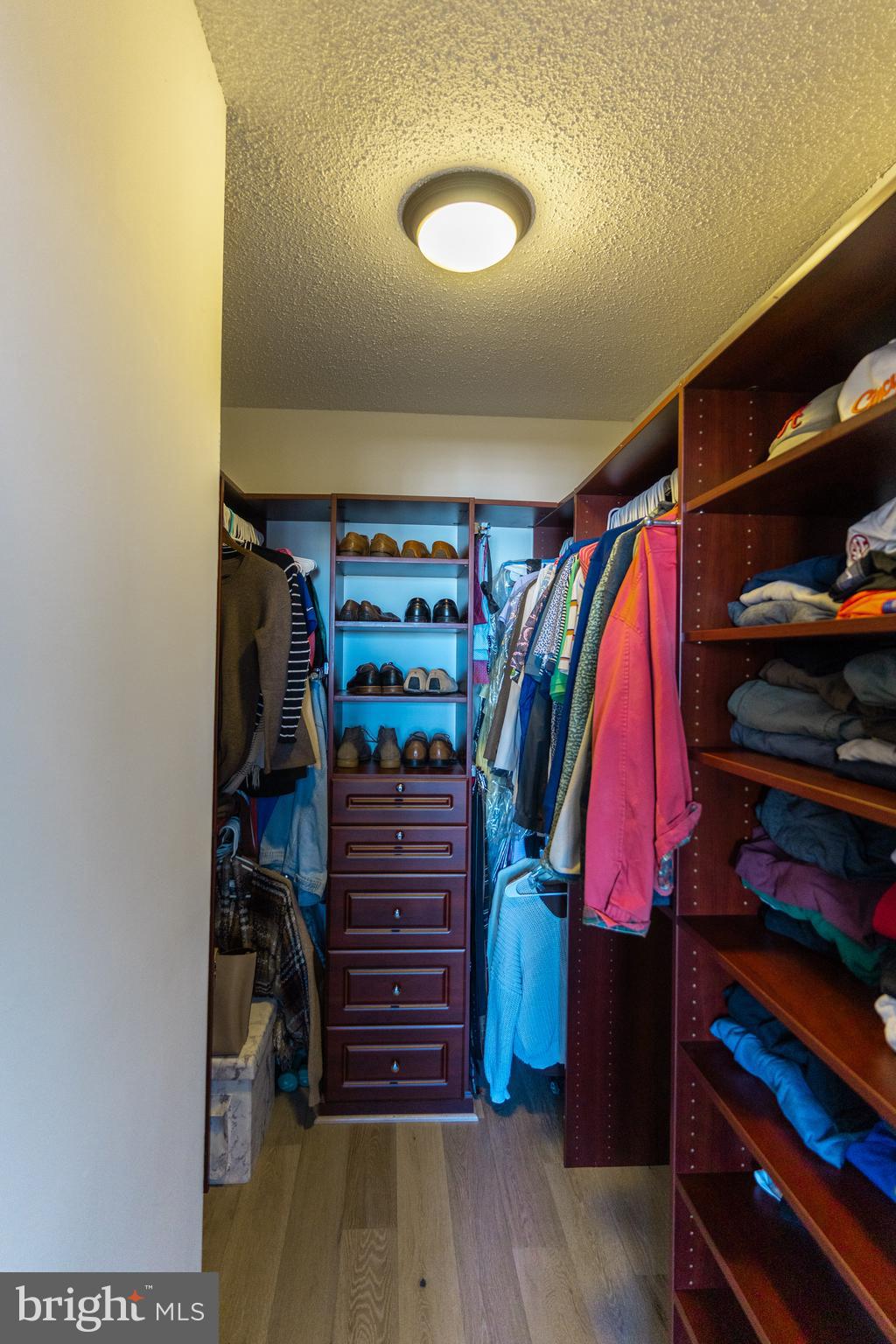 HYDE PARK - Residential