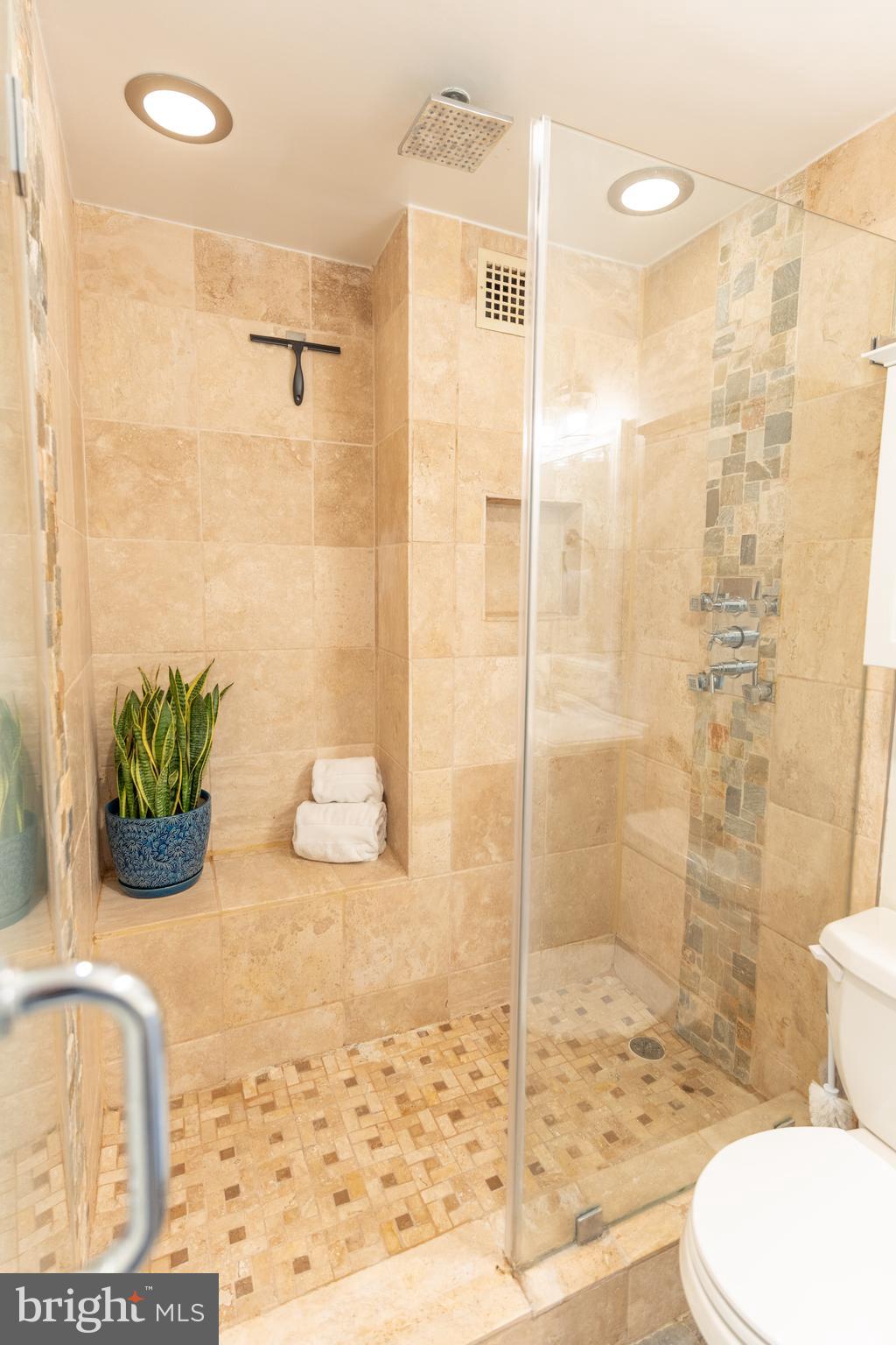 HYDE PARK - Residential