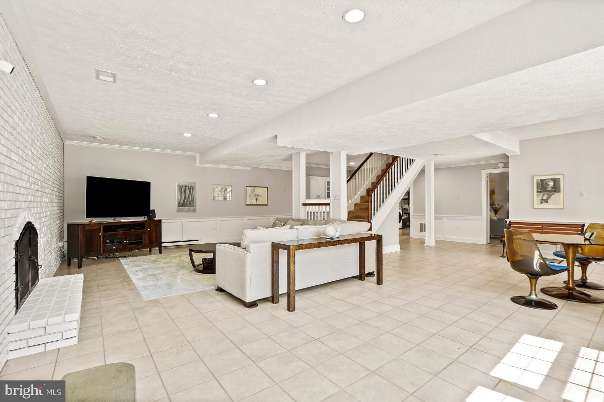 DARNESTOWN OUTSIDE - Residential